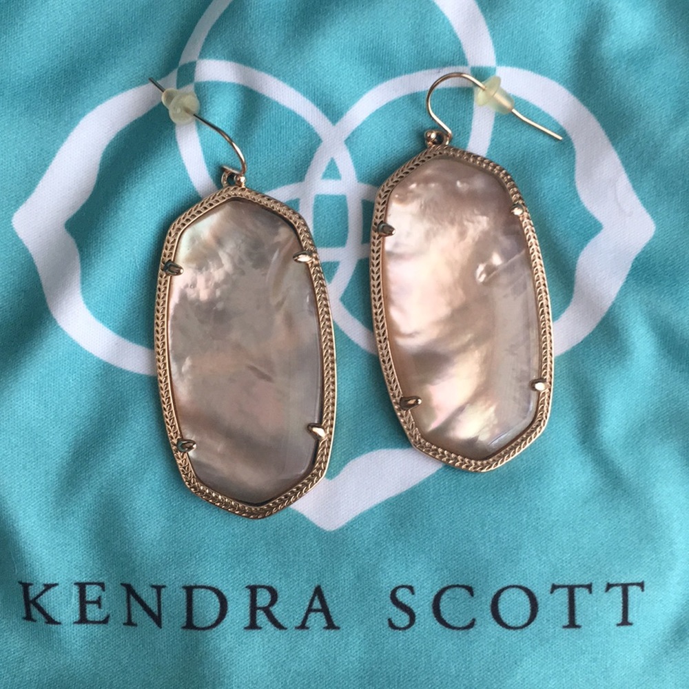 Kendra Scott Peach Illusion Danielle Earrings